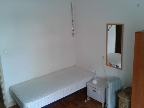 Fresh and welcoming double bedroom close to Jardim da Manga