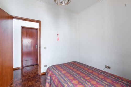 Single bedroom in 4-bedroom apartment