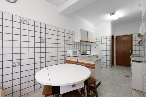 Single bedroom in 4-bedroom apartment - Gallery - 7
