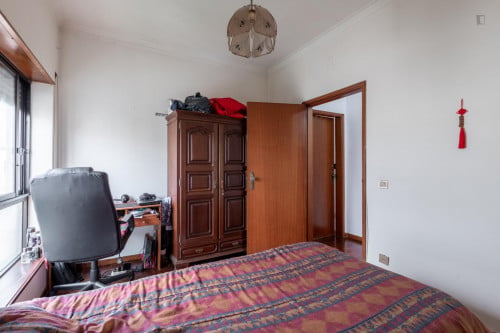 Single bedroom in 4-bedroom apartment