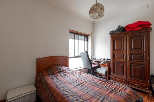 Single bedroom in 4-bedroom apartment