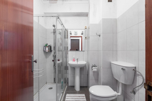 Single bedroom in 4-bedroom apartment - Gallery - 8