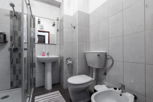 Single bedroom in 4-bedroom apartment - Gallery - 9