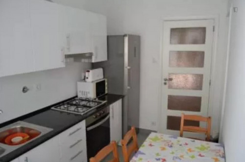 Comfortable single bedroom in São Martinho do Bispo