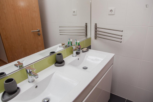 Very nice double bedroom for a student, near the Jardim Botânico da Universidade de Coimbra
