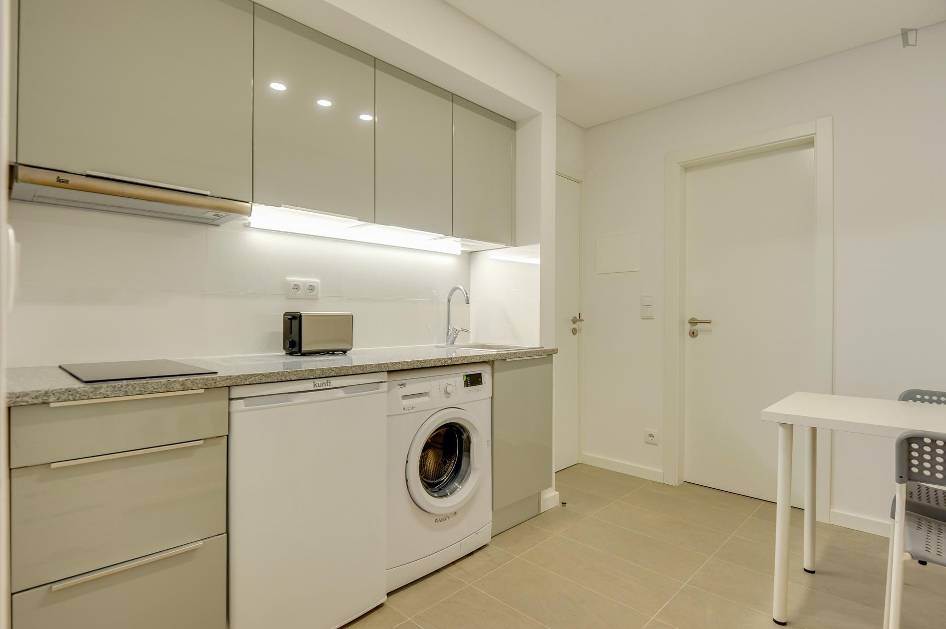 Elegant studio in a residence, near the Coimbra train station