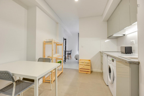 Elegant studio in a residence, near the Coimbra train station  - Gallery -  4