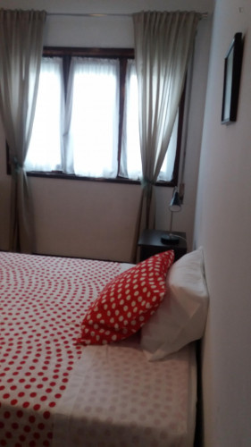 Cosy double bedroom in 4-bedroom apartment in Vila Nova de Gaia(quarto 4)