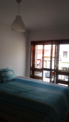 Comfy double bedroom, with balcony in Vila Nova de Gaia (quarto 3)