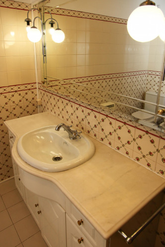 Single bedroom in a 6 bedroom apartment - Gallery - 7