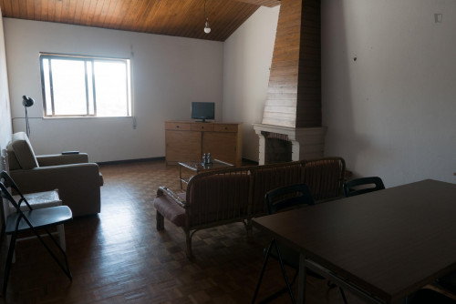 Single bedroom in a 6 bedroom apartment - Gallery - 37