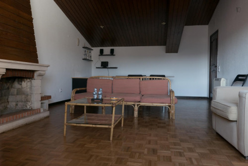 Single bedroom in a 6 bedroom apartment - Gallery - 23