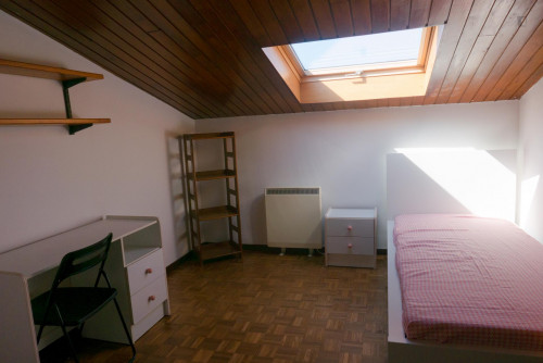Affordable single bedroom in Santo António dos Olivais