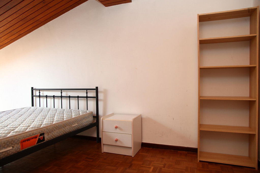 Elegant single bedroom in Santo António dos Olivais