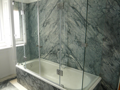 Double bedroom, with private bathroom, in 15-bedroom apartment