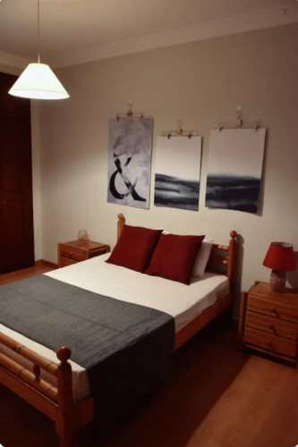 Comfy double bedroom ensuite close to Faculdade de Economia da Universidade de Coimbra