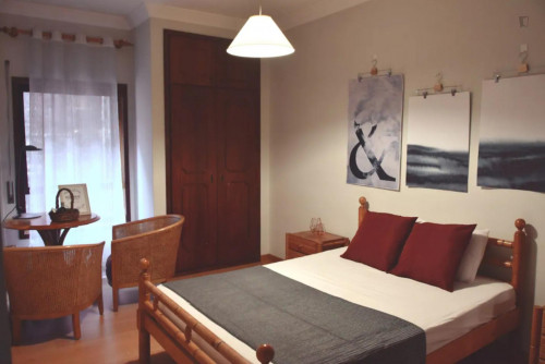 Comfy double bedroom ensuite close to Faculdade de Economia da Universidade de Coimbra
