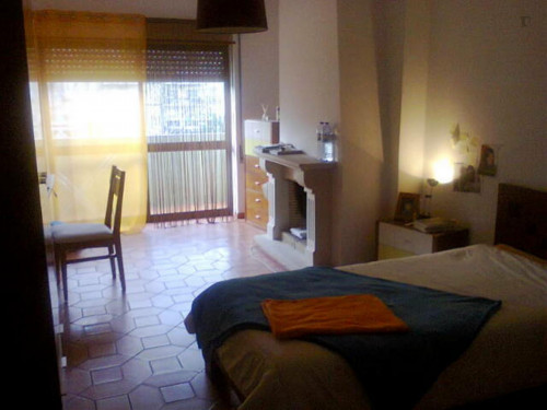 Really nice single bedroom in the popular Norton de Matos neighbourhood