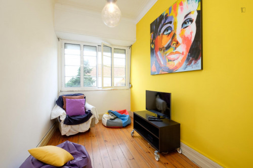 Single bedroom, with balcony, in 4-bedroom apartment - Gallery - 12
