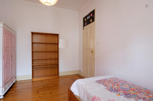 Single bedroom, with balcony, in 4-bedroom apartment - Gallery - 14