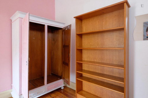 Single bedroom, with balcony, in 4-bedroom apartment - Gallery - 16