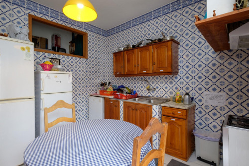 Single bedroom, with balcony, in 4-bedroom apartment - Gallery - 8