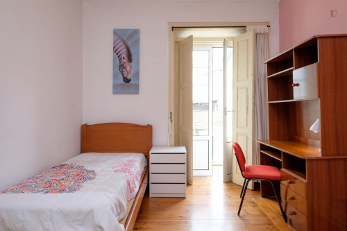Single bedroom, with balcony, in 4-bedroom apartment - Gallery - 11