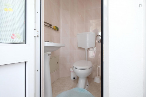 Single bedroom, with balcony, in 4-bedroom apartment  - Gallery -  5