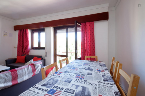 Single bedroom in 5-bedroom apartment - Gallery - 11