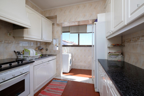 Single bedroom in 5-bedroom apartment - Gallery - 9