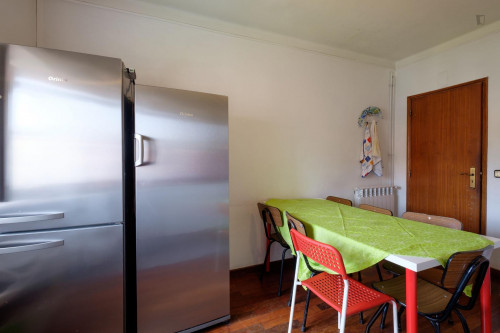 Single bedroom in 4-bedroom apartment - Gallery - 12