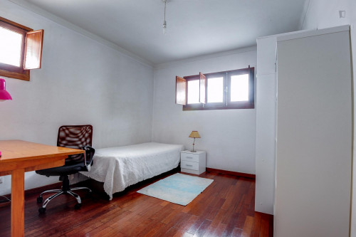 Single bedroom in 4-bedroom apartment - Gallery - 5