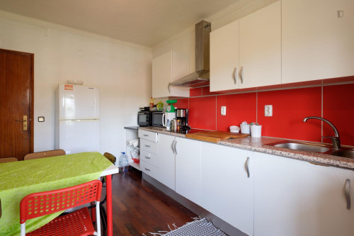 Single bedroom in 4-bedroom apartment - Gallery - 10
