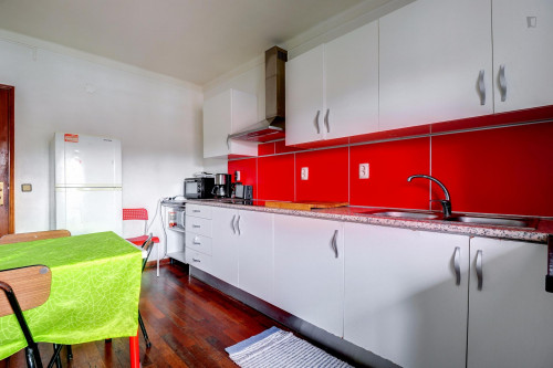Single bedroom in 4-bedroom apartment - Gallery - 16