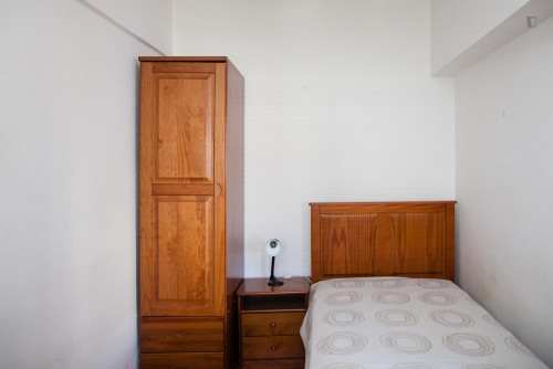 Modest single bedroom in a 4-bedroom apartment near Instituto Superior de Engenharia de Coimbra