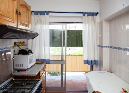 Modest single bedroom in a 4-bedroom apartment near Instituto Superior de Engenharia de Coimbra - Gallery - 8