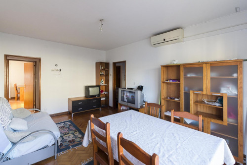Modest single bedroom in a 4-bedroom apartment near Instituto Superior de Engenharia de Coimbra - Gallery - 17