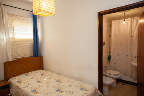 Comfortable single ensuite bedroom in a 4-bedroom apartment close to São José train station