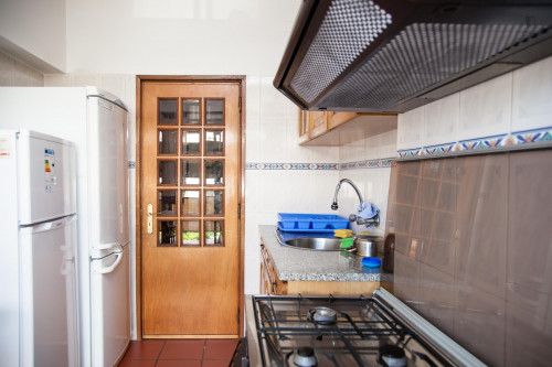Comfortable single ensuite bedroom in a 4-bedroom apartment close to São José train station - Gallery - 12