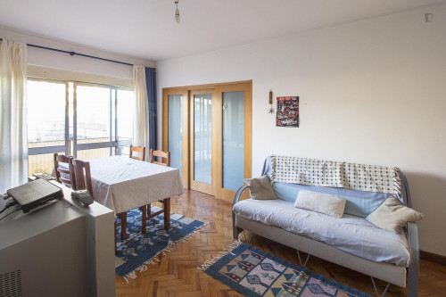 Comfortable single ensuite bedroom in a 4-bedroom apartment close to São José train station - Gallery - 20