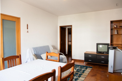 Comfortable single ensuite bedroom in a 4-bedroom apartment close to São José train station - Gallery - 15