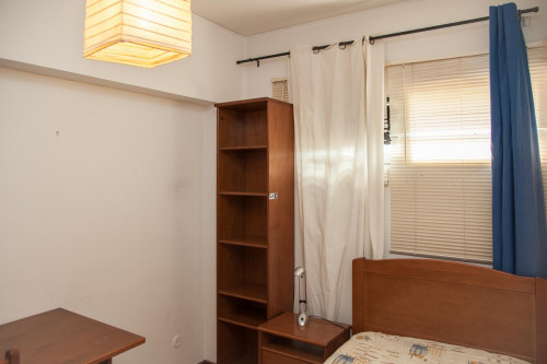 Comfortable single ensuite bedroom in a 4-bedroom apartment close to São José train station - Gallery - 25