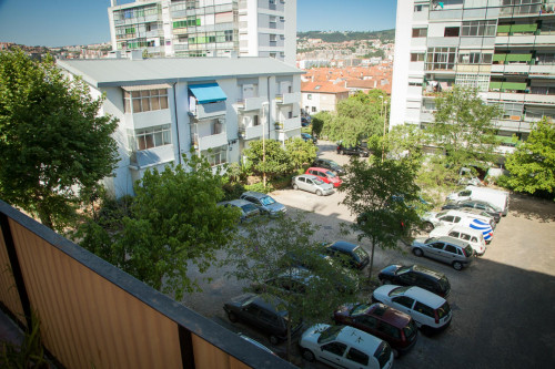 Comfortable single ensuite bedroom in a 4-bedroom apartment close to São José train station