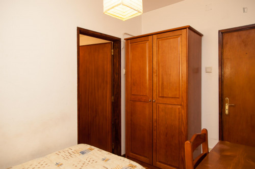 Comfortable single ensuite bedroom in a 4-bedroom apartment close to São José train station - Gallery - 23