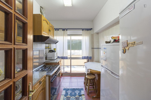 Comfortable single ensuite bedroom in a 4-bedroom apartment close to São José train station - Gallery - 13
