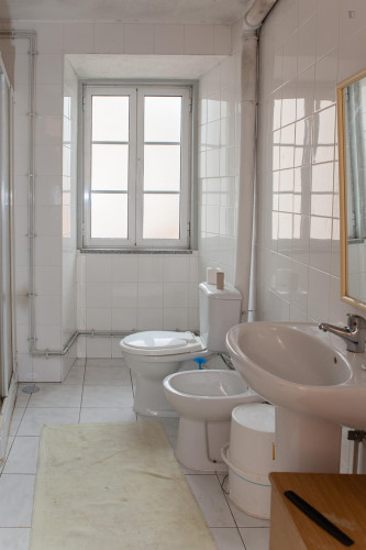 Snug single bedroom in an apartment close to Faculdade de Medicina - Gallery - 5