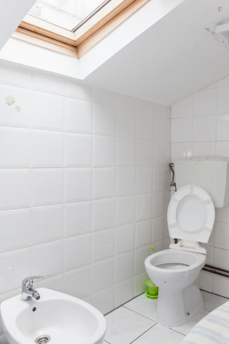 Snug single bedroom in an apartment close to Faculdade de Medicina - Gallery - 7