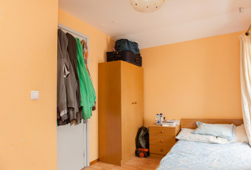 Snug single bedroom in an apartment close to Faculdade de Medicina - Gallery - 17