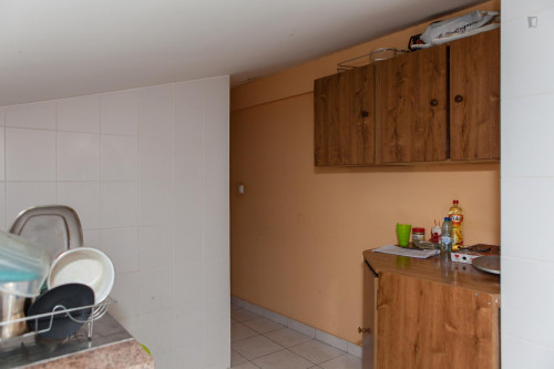 Snug single bedroom in an apartment close to Faculdade de Medicina - Gallery - 9