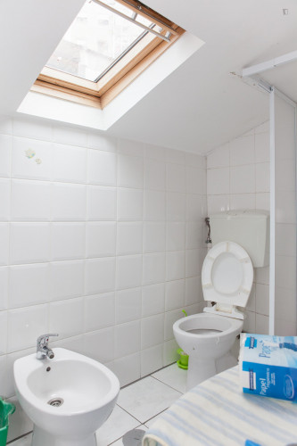 Snug single bedroom in an apartment close to Faculdade de Medicina - Gallery - 8